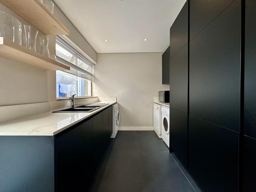 5 Bedroom Property for Sale in Fresnaye Western Cape
